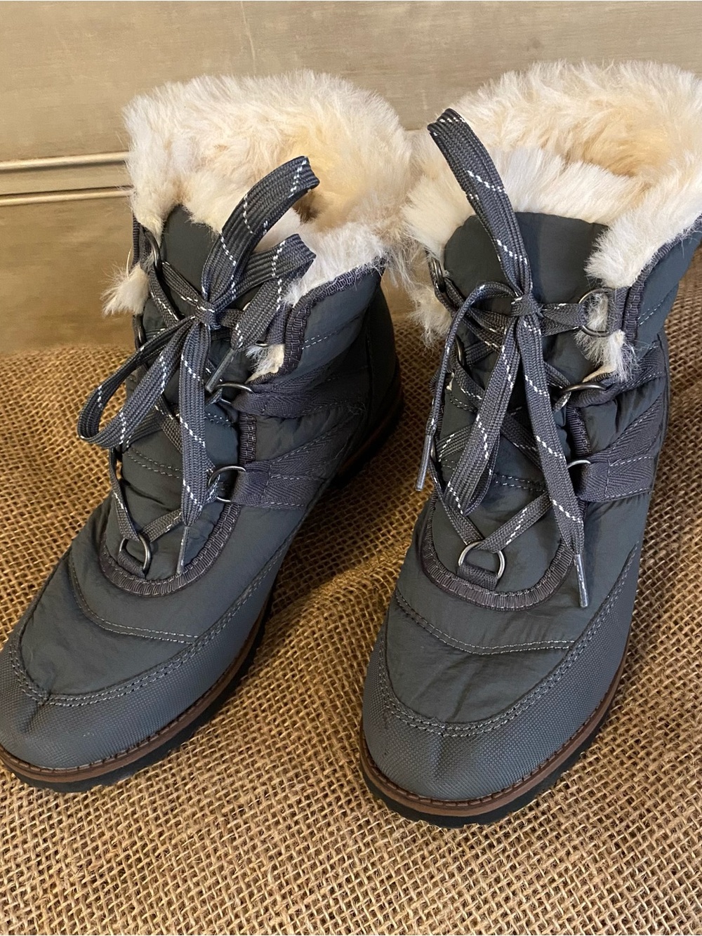 Ladies ROCK & CANDY Danlea-N Fur-Lined Gray Boots Size 8.5